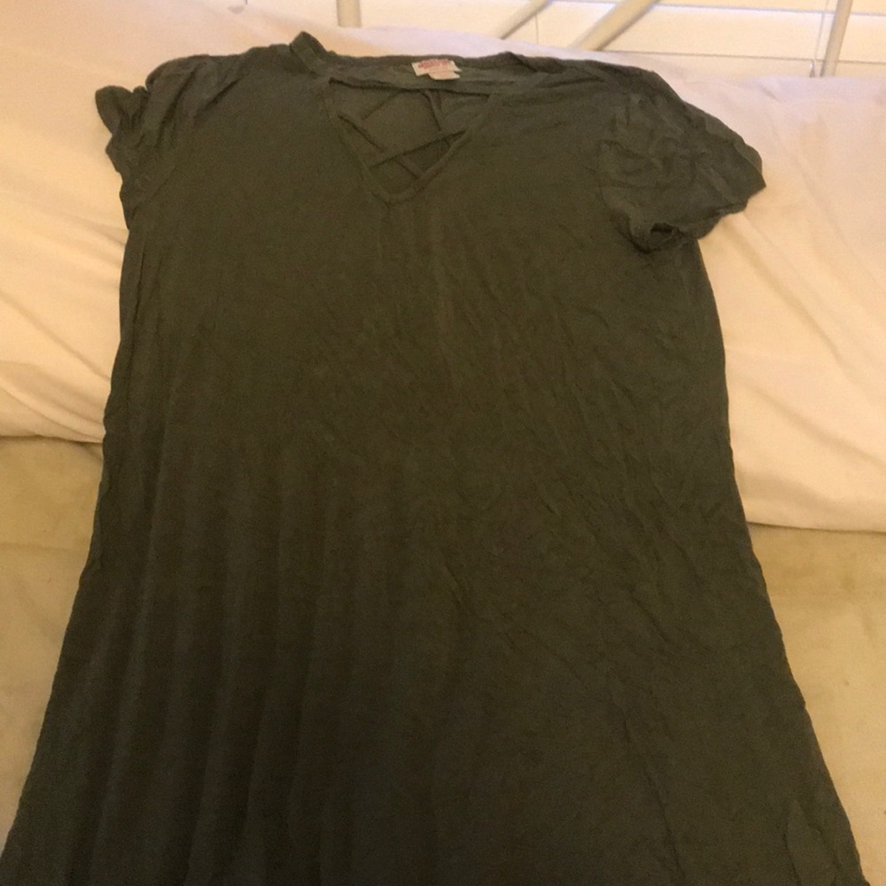 Teeshirt dress with a cross design open neckline